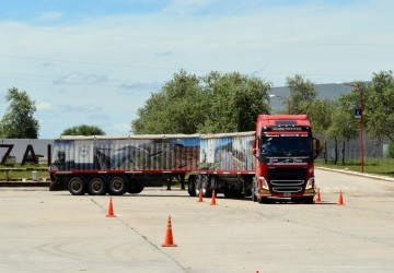 Jerarquizan la formaci�n de choferes de bitrenes