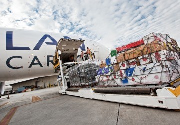 LAN Cargo transport 9000 toneladas de flores